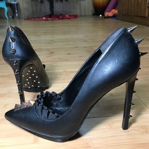 ENZO ANGIOLINI Black Heels with Spikes and Gems